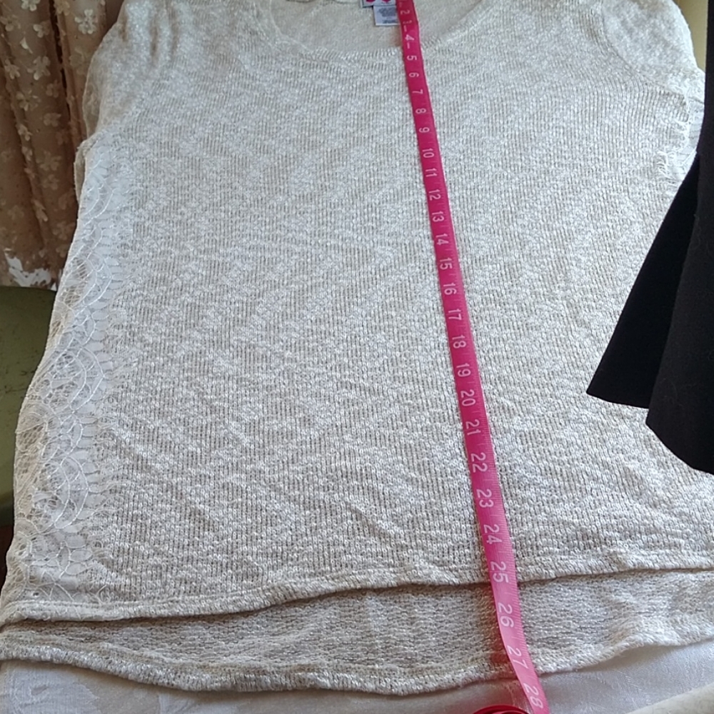 Beautiful lacy lightweight sweater - Picture 6 of 7